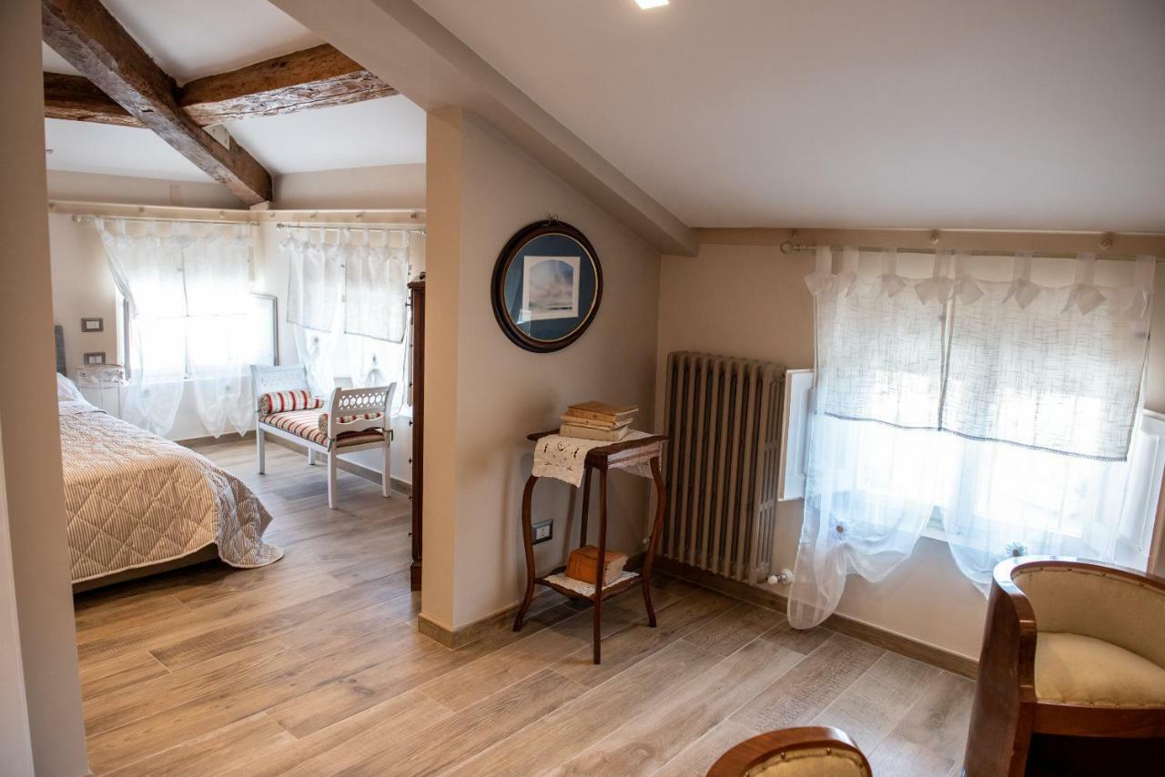 La Rosa di Francesco Inn Valfabbrica Esterno foto